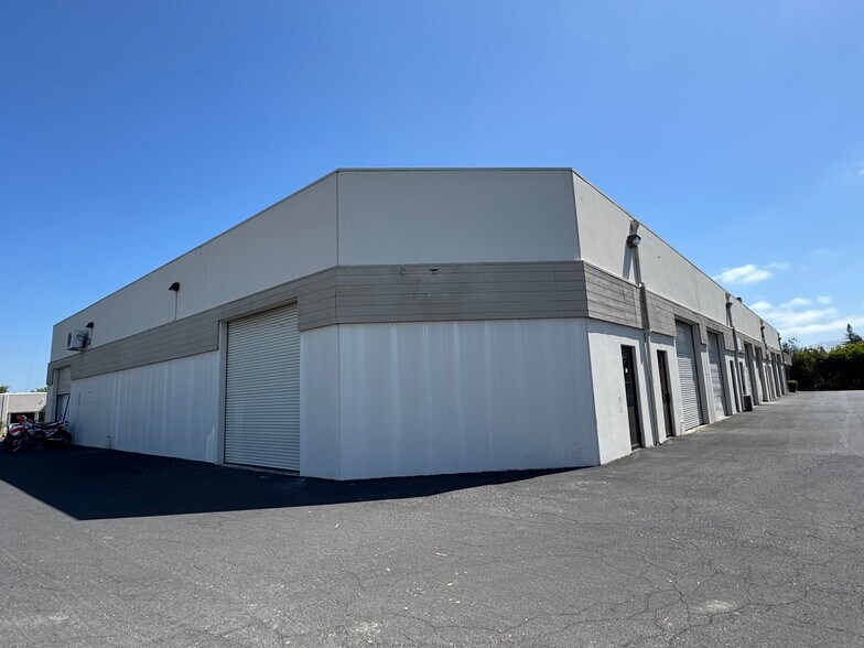 75 Executive Ave, Rohnert Park, CA à louer - Photo de l’immeuble – Image 1 sur 2