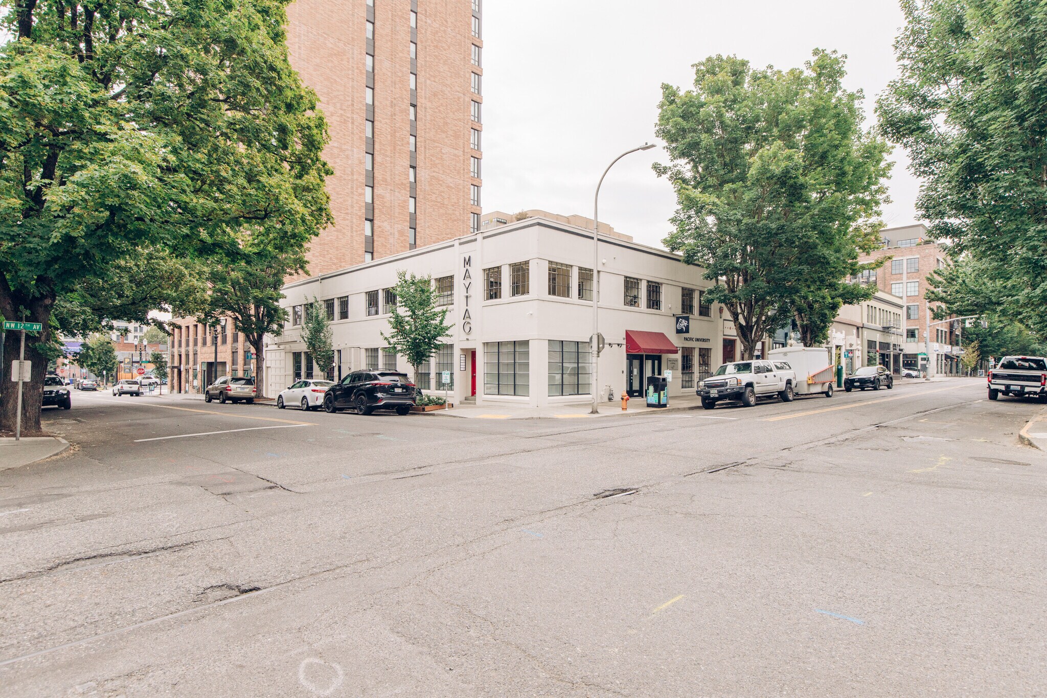 1120-1136 NW Hoyt St, Portland, OR à louer Photo de l’immeuble– Image 1 sur 5