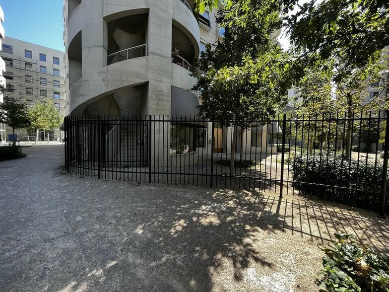 Local commercial dans Lyon à louer - Photo de l’immeuble – Image 3 sur 8