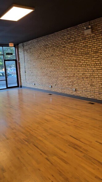 2886 N Milwaukee Ave, Chicago, IL à louer - Vidéo sur l’annonce professionnelle – Image 2 sur 9