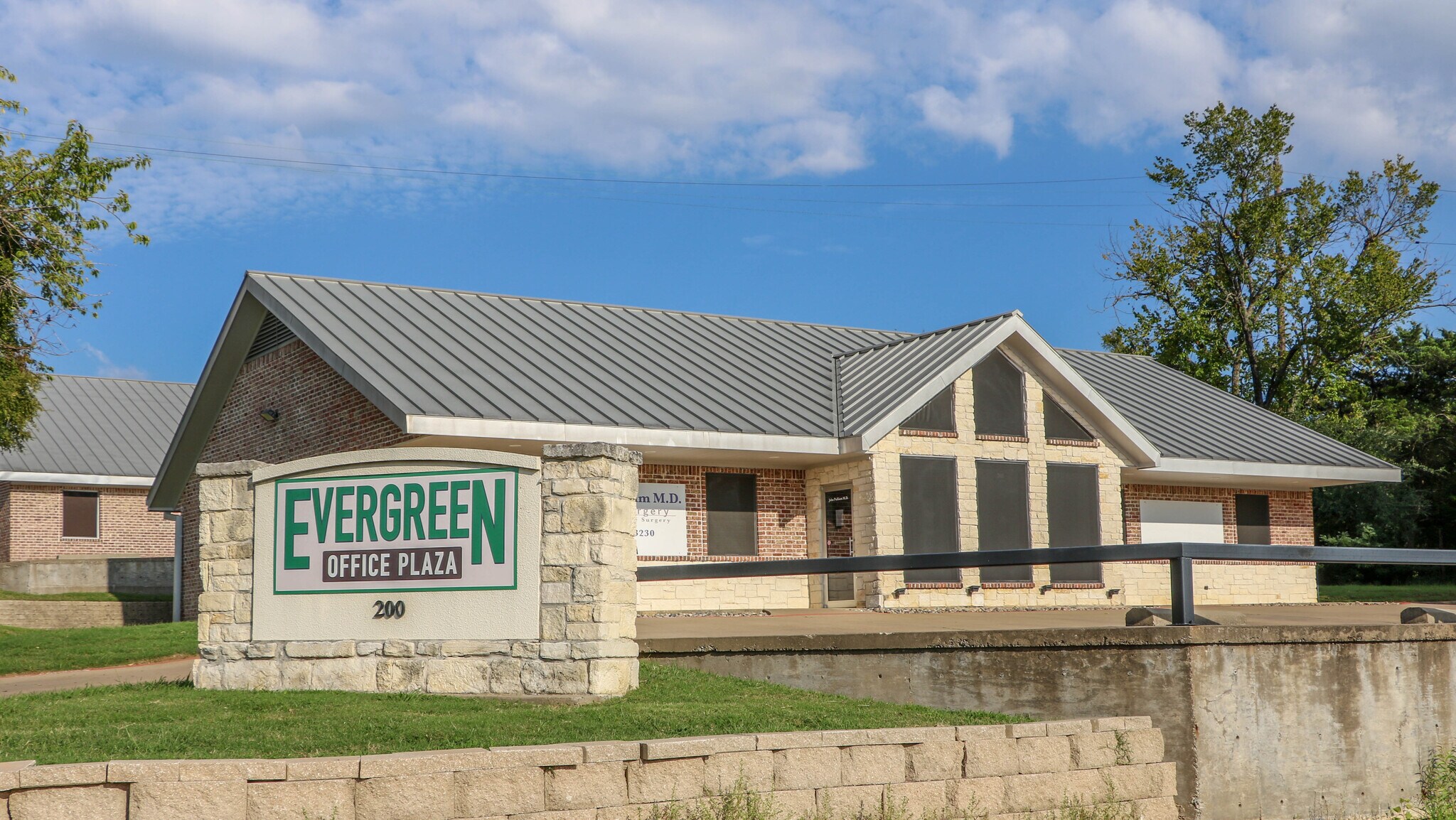 200 E Evergreen St, Sherman, TX à louer Photo de l’immeuble– Image 1 sur 7