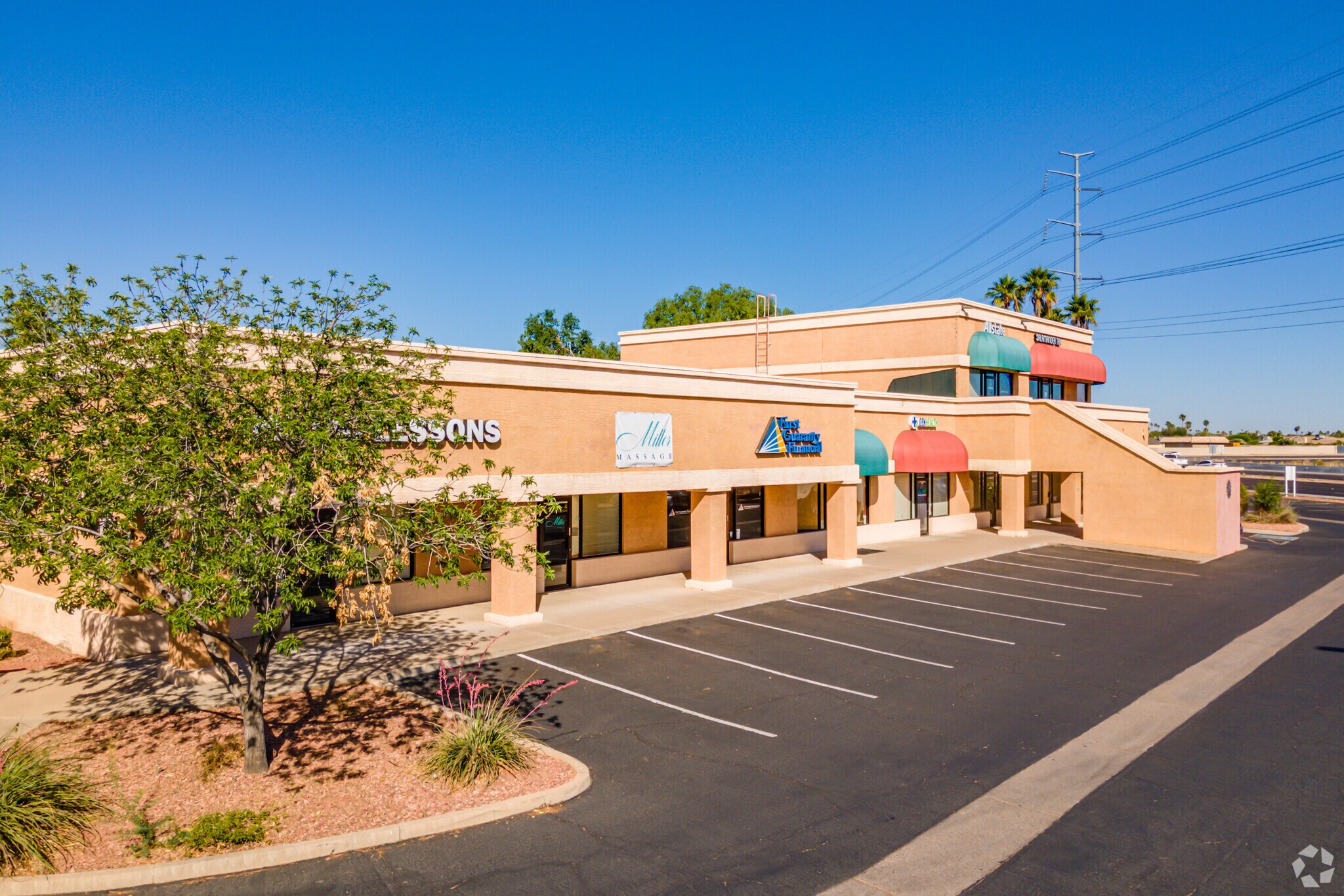12211-12213 W Bell Rd, Surprise, AZ à louer Photo de l’immeuble– Image 1 sur 22