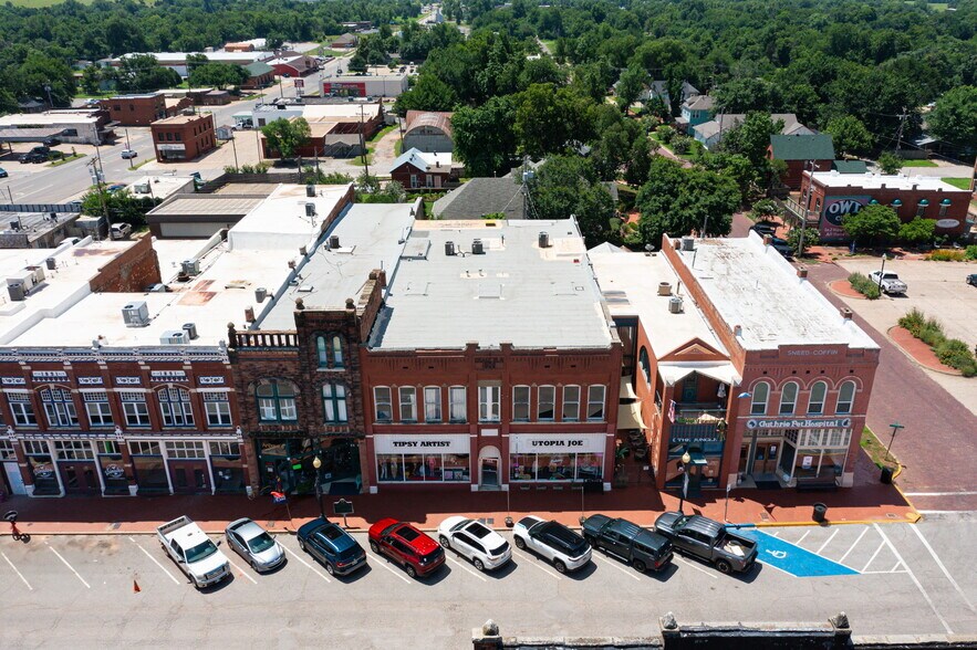 117 W Harrison Ave, Guthrie, OK à vendre - Photo de l’immeuble – Image 1 sur 39