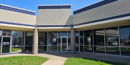 1305 State Highway 121, Lewisville, TX à louer Photo de l’immeuble– Image 1 sur 1