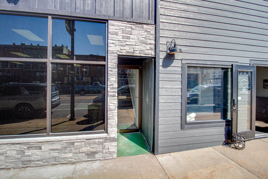 107 N State St, Jerseyville, IL à louer - Photo de l’immeuble – Image 3 sur 25