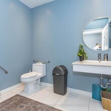 390 Bloor St W, Toronto, ON à louer Photo intérieure– Image 1 sur 7