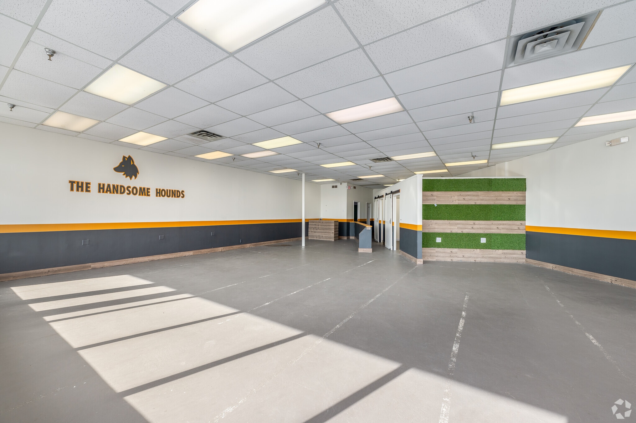 6444 Pearl Rd, Parma Heights, OH à louer Photo intérieure– Image 1 sur 6