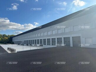 Plus de détails pour Local d'activités à louer