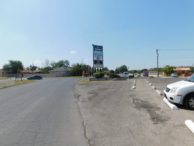 300-310 Margaret Ln, Del Rio, TX à louer - Photo de l’immeuble – Image 3 sur 10