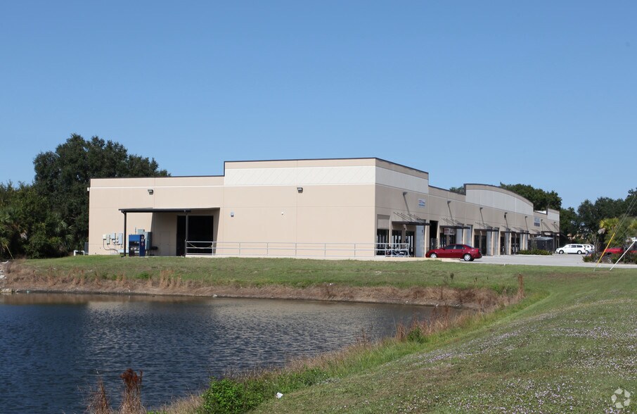 2625 Commerce Pky, North Port, FL à louer - Photo de l’immeuble – Image 3 sur 7
