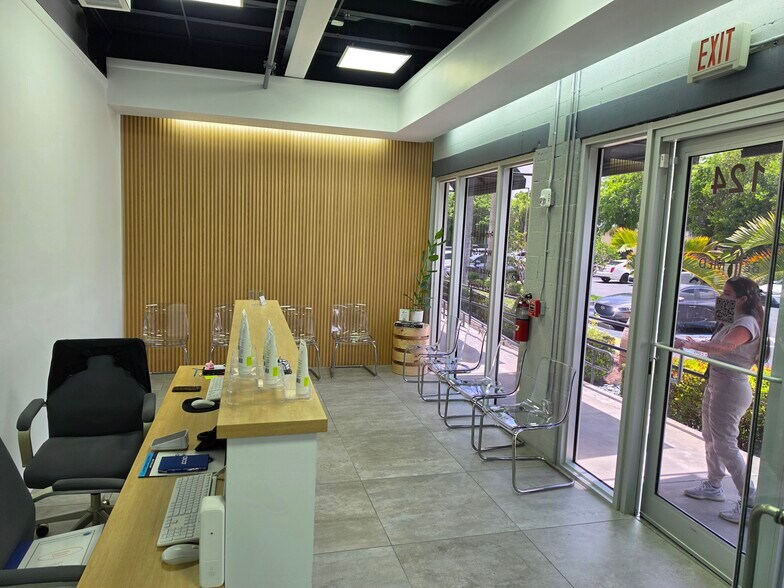 7950 NW 53rd St, Doral, FL à louer - Photo de l’immeuble – Image 2 sur 10