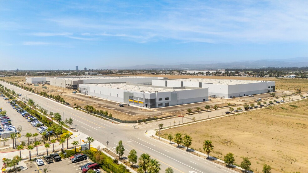 101 Logistics Ctr, Oxnard, CA à louer - Photo de l’immeuble – Image 3 sur 7
