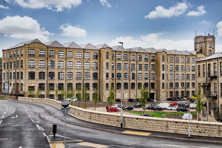 Upper Blakeridge Ln, Batley à vendre - Photo de l’immeuble – Image 1 sur 8