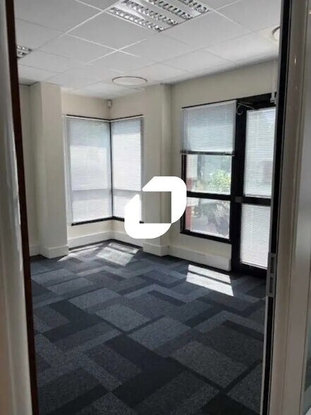 Local d’activités dans Saint-Ouen-sur-Seine à louer - Photo de l’immeuble – Image 3 sur 6