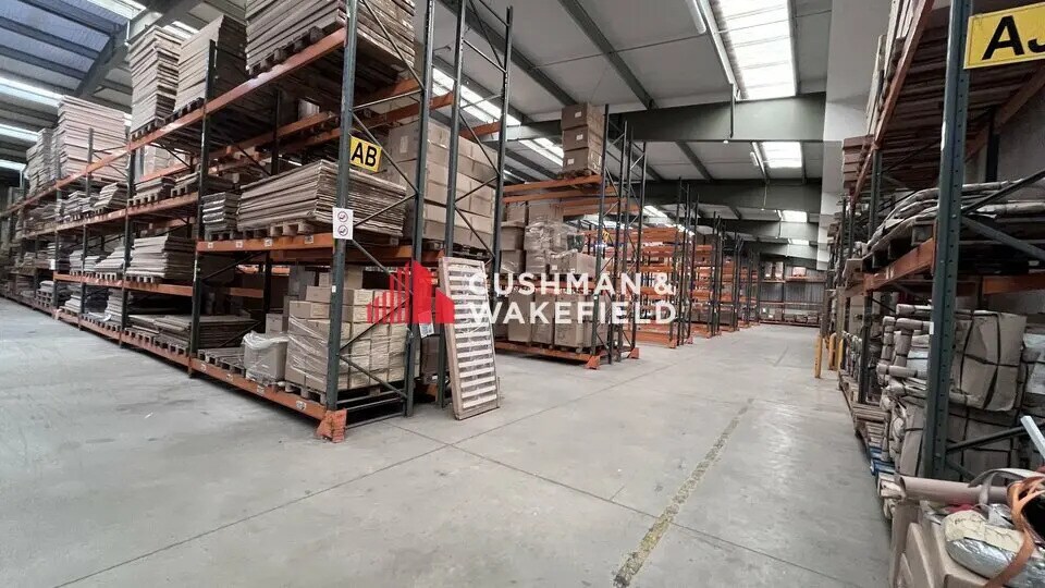 Local d'activités dans Castres à vendre - Photo de l’immeuble – Image 2 sur 11