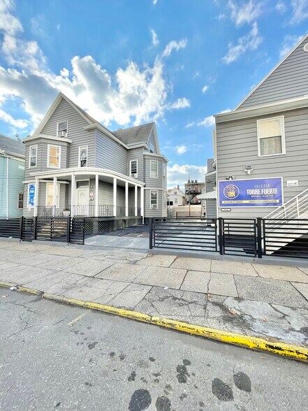 214-220 Ripley Pl, Elizabeth, NJ à vendre - Photo de l’immeuble – Image 3 sur 25