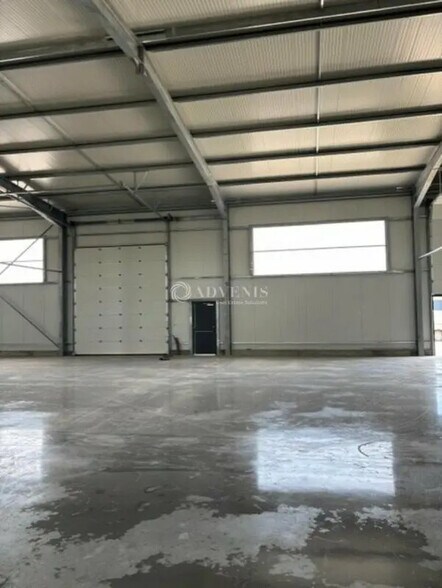 Local d’activités dans SAVIGNE-L'EVEQUE à louer - Photo de l’immeuble – Image 3 sur 3