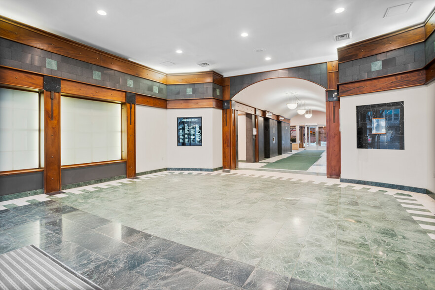 8720 Georgia Ave, Silver Spring, MD à louer - Hall d’entrée – Image 2 sur 4