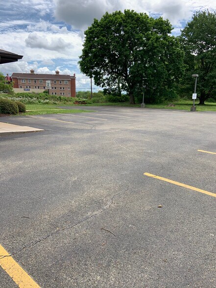 4735 Route 30, Latrobe, PA à louer - Photo de l’immeuble – Image 1 sur 3