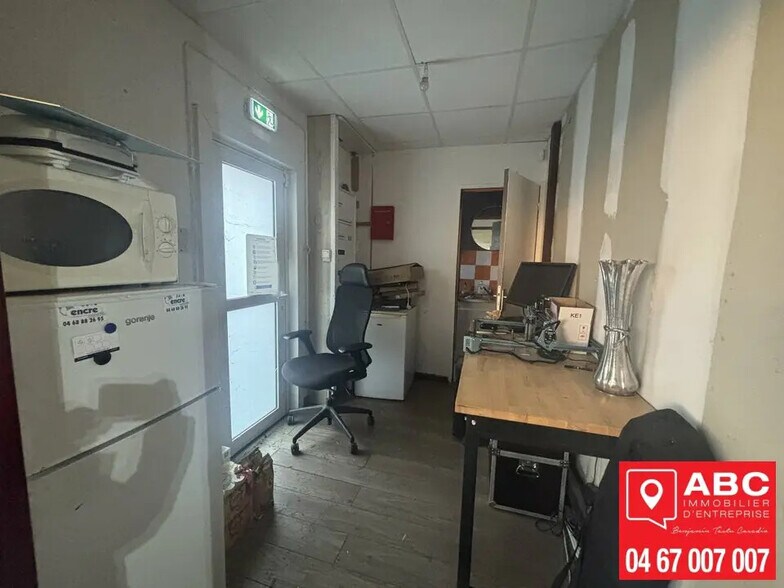 Local d’activités dans Saint-Estève à louer - Photo de l’immeuble – Image 2 sur 4