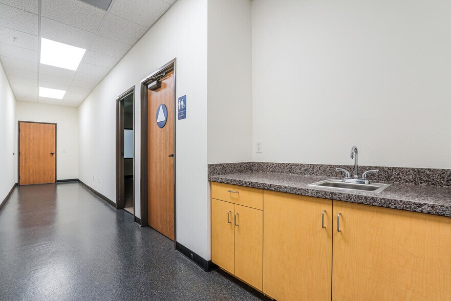 17022 S Montanero Ave, Carson, CA à louer - Photo intérieure – Image 3 sur 37