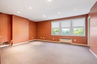 1553 Broadway, Hewlett, NY à louer Photo intérieure– Image 1 sur 8