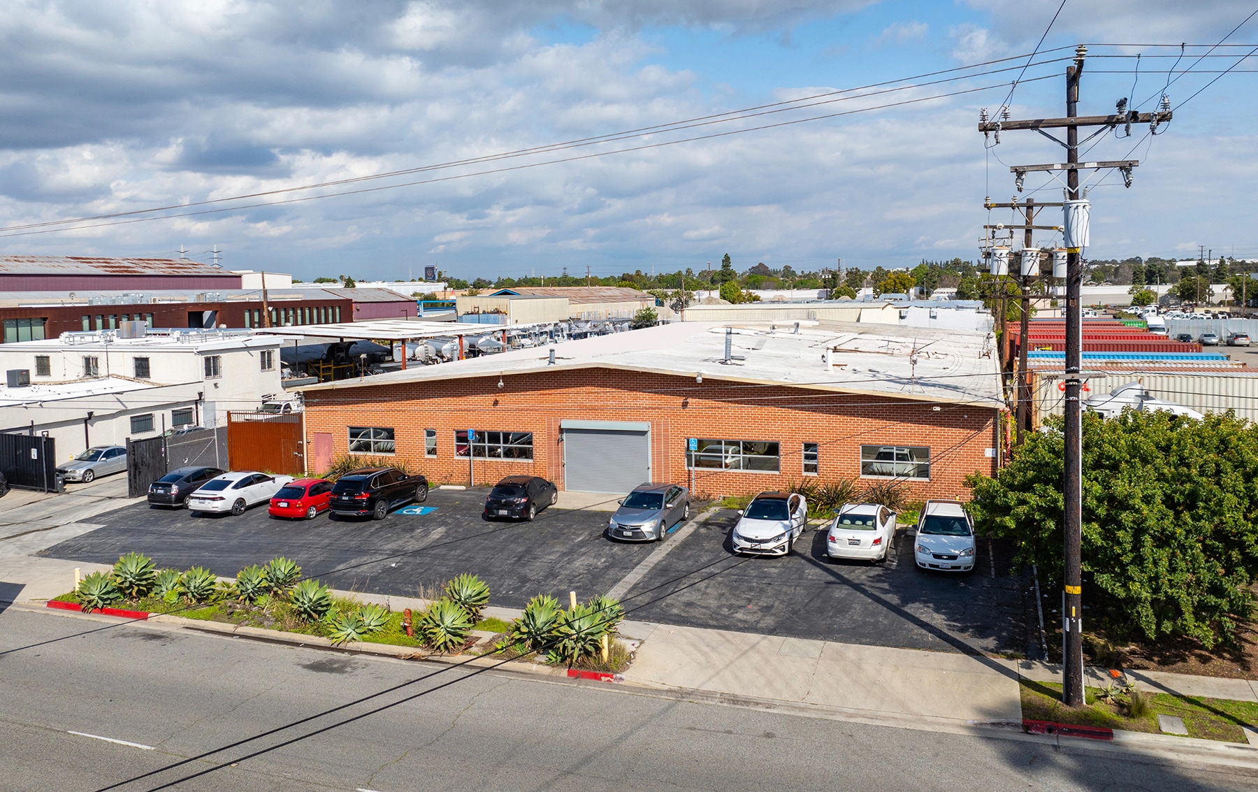 18020 S Broadway, Gardena, CA à louer Photo principale– Image 1 sur 10