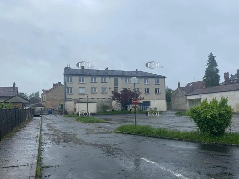 Local d’activités dans Villeparisis à louer - Photo de l’immeuble – Image 2 sur 8