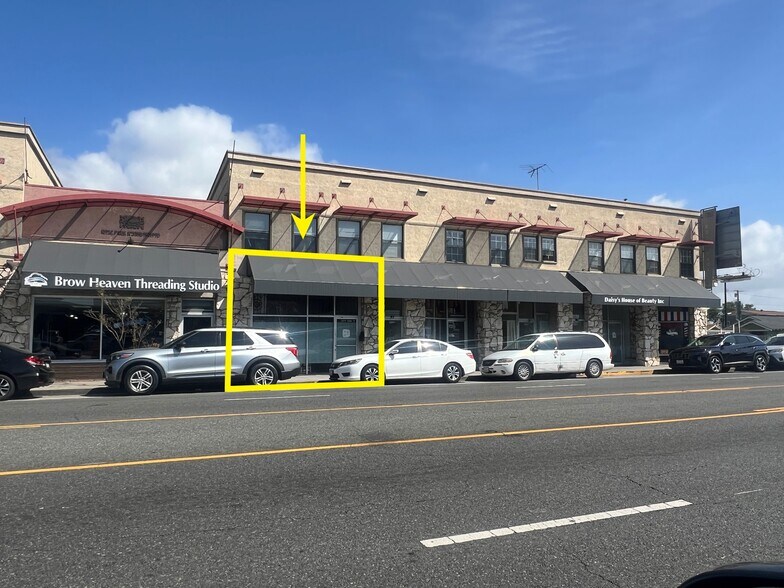 2301-2327 E 7th St, Long Beach, CA à louer - Photo de l’immeuble – Image 1 sur 12