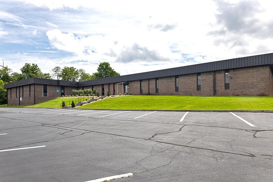 105 E Walnut St, Johnson City, TN à vendre - Photo de l’immeuble – Image 1 sur 9