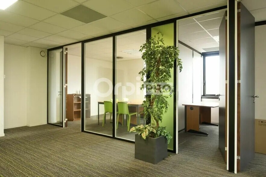 Bureau dans Saint-Didier-au-Mont-d'Or à louer - Photo de l’immeuble – Image 1 sur 12