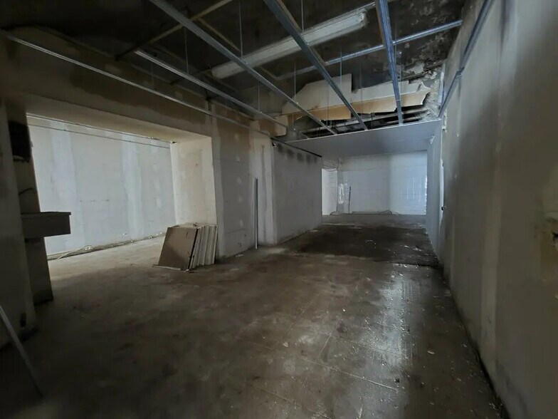 Local commercial dans La Calmette à louer - Photo de l’immeuble – Image 2 sur 5