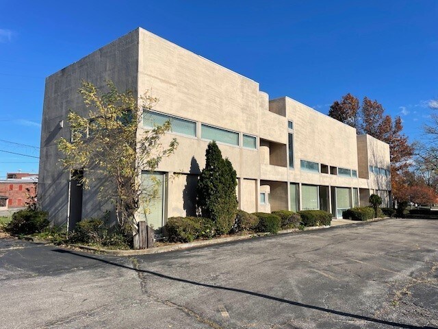 507 E River St, Elyria, OH à vendre - Photo de l’immeuble – Image 2 sur 11