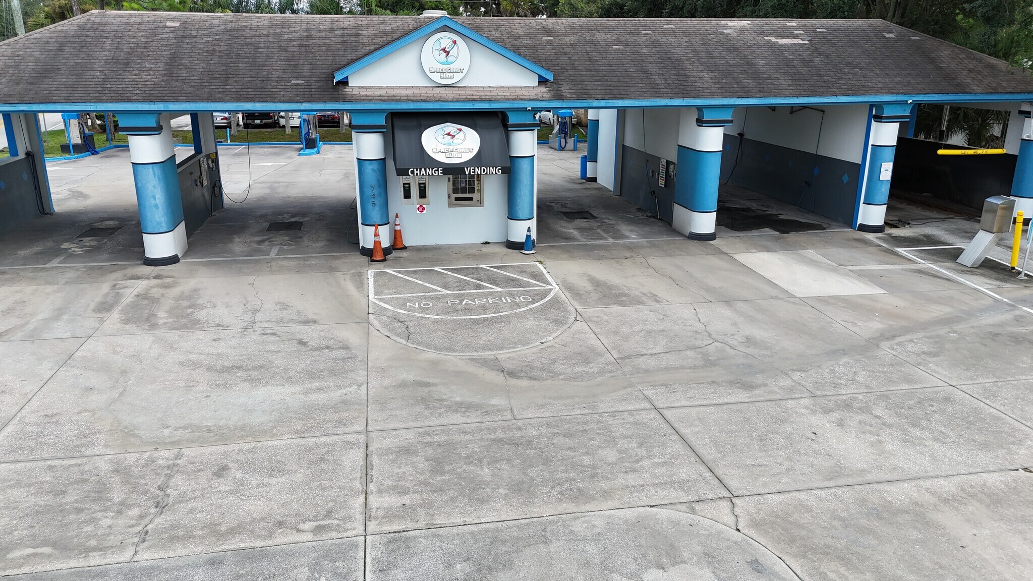 745 S Wickham Rd, Melbourne, FL à vendre Photo de l’immeuble– Image 1 sur 30