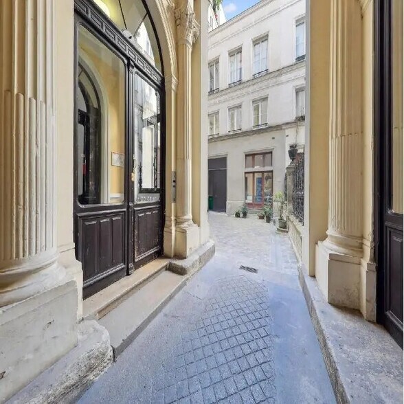 Bureau dans Paris à louer - Hall d’entrée – Image 3 sur 9