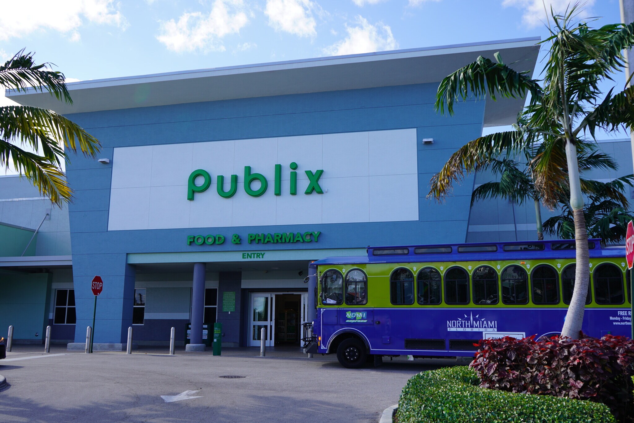 12760-12890 Biscayne Blvd, North Miami, FL à louer Photo de l’immeuble– Image 1 sur 10