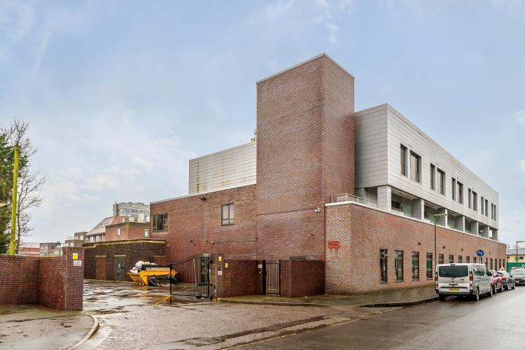 91-105 Staines Rd W, Sunbury On Thames à louer - Photo de l’immeuble – Image 1 sur 12
