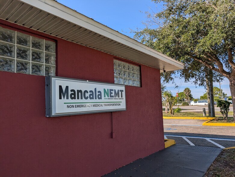 301 W Hibiscus Blvd, Melbourne, FL à louer - Photo de l’immeuble – Image 2 sur 9