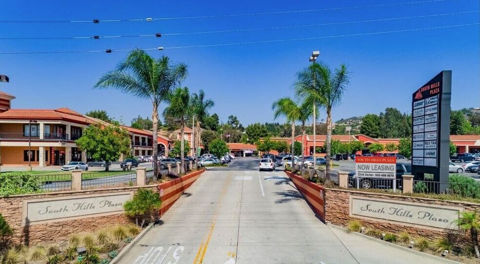 1410-1432 S Azusa Ave, West Covina, CA à louer - Photo de l’immeuble – Image 2 sur 16