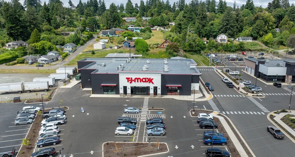 1233 Teakwood Ave, Coos Bay, OR à vendre - Photo de l’immeuble – Image 2 sur 16