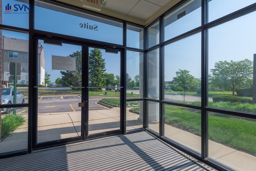 255 38th Ave, St Charles, IL à louer - Hall d’entrée – Image 2 sur 6