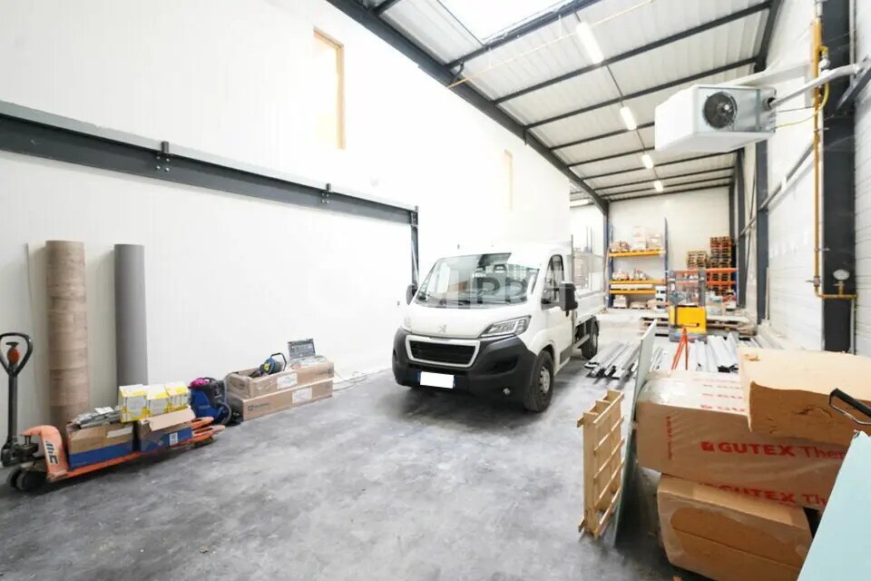 Local d'activités dans Saint-Quentin-Fallavier à vendre Photo intérieure– Image 1 sur 12