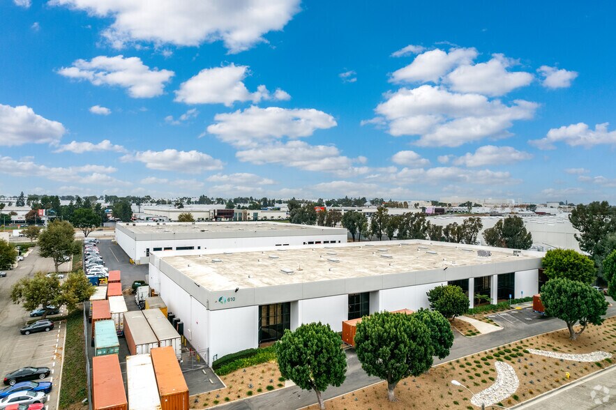 1001 W Walnut St, Compton, CA à louer - Photo de l’immeuble – Image 2 sur 4