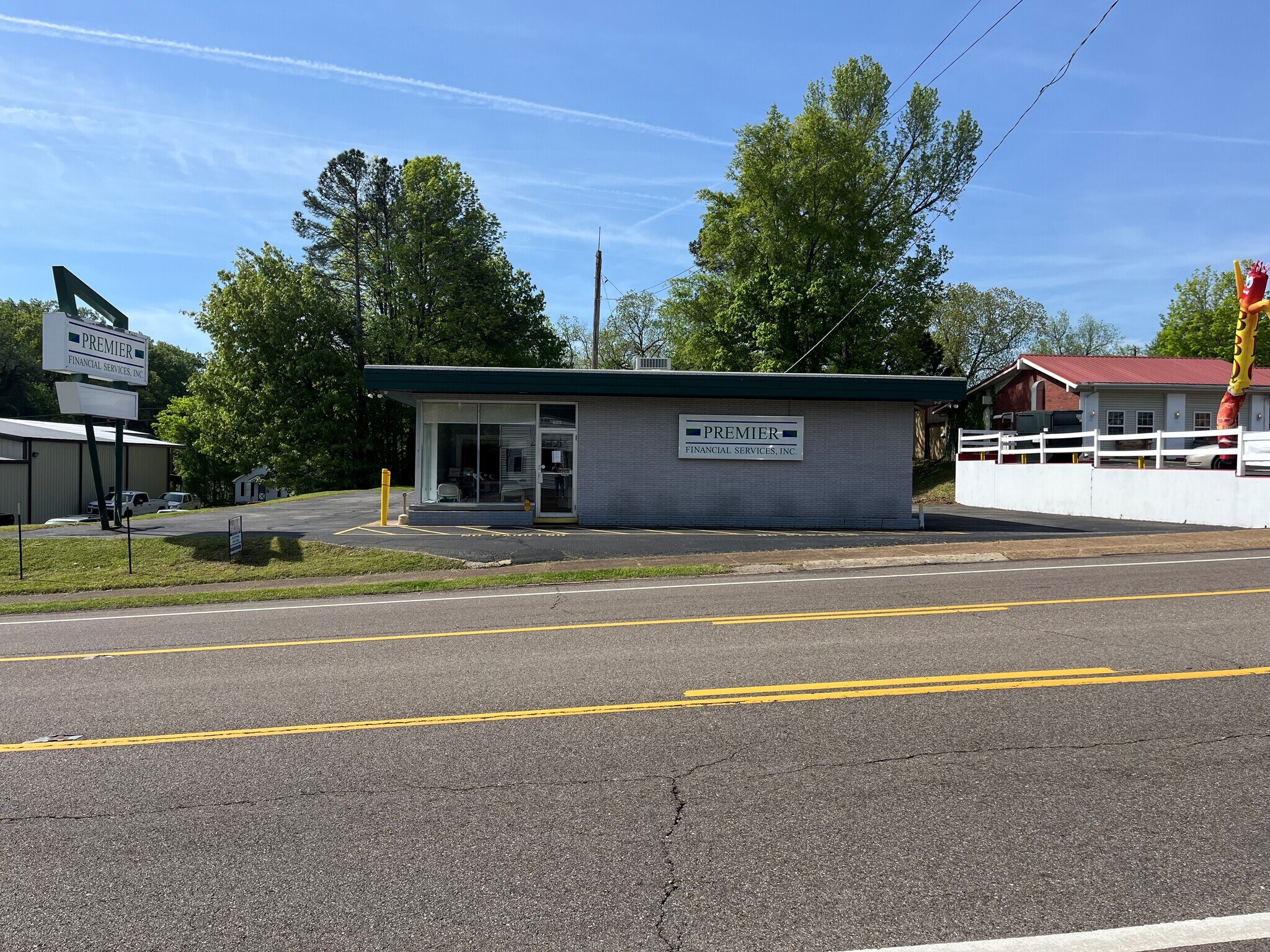 403 E Wood St, Paris, TN à louer Photo principale– Image 1 sur 12