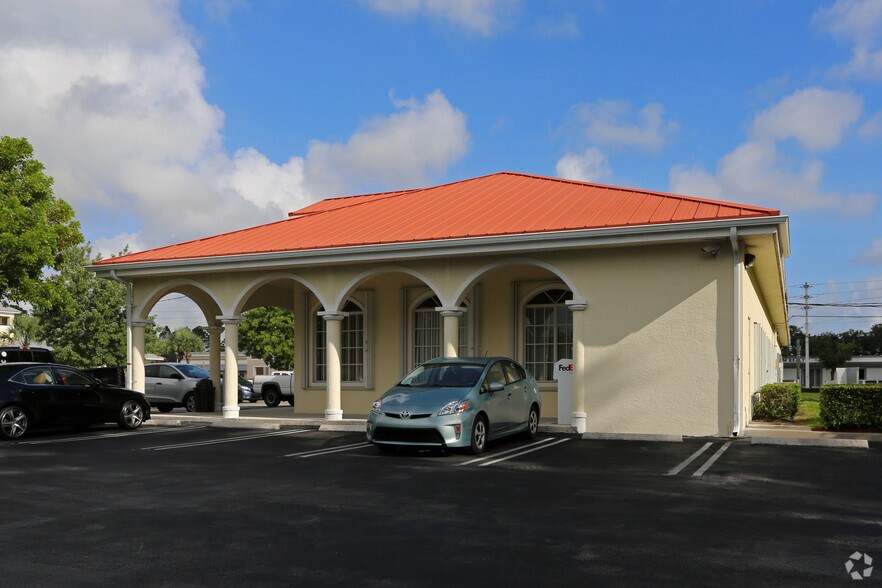 698-750 SW Port St Lucie Blvd, Port Saint Lucie, FL à louer - Photo de l’immeuble – Image 2 sur 16