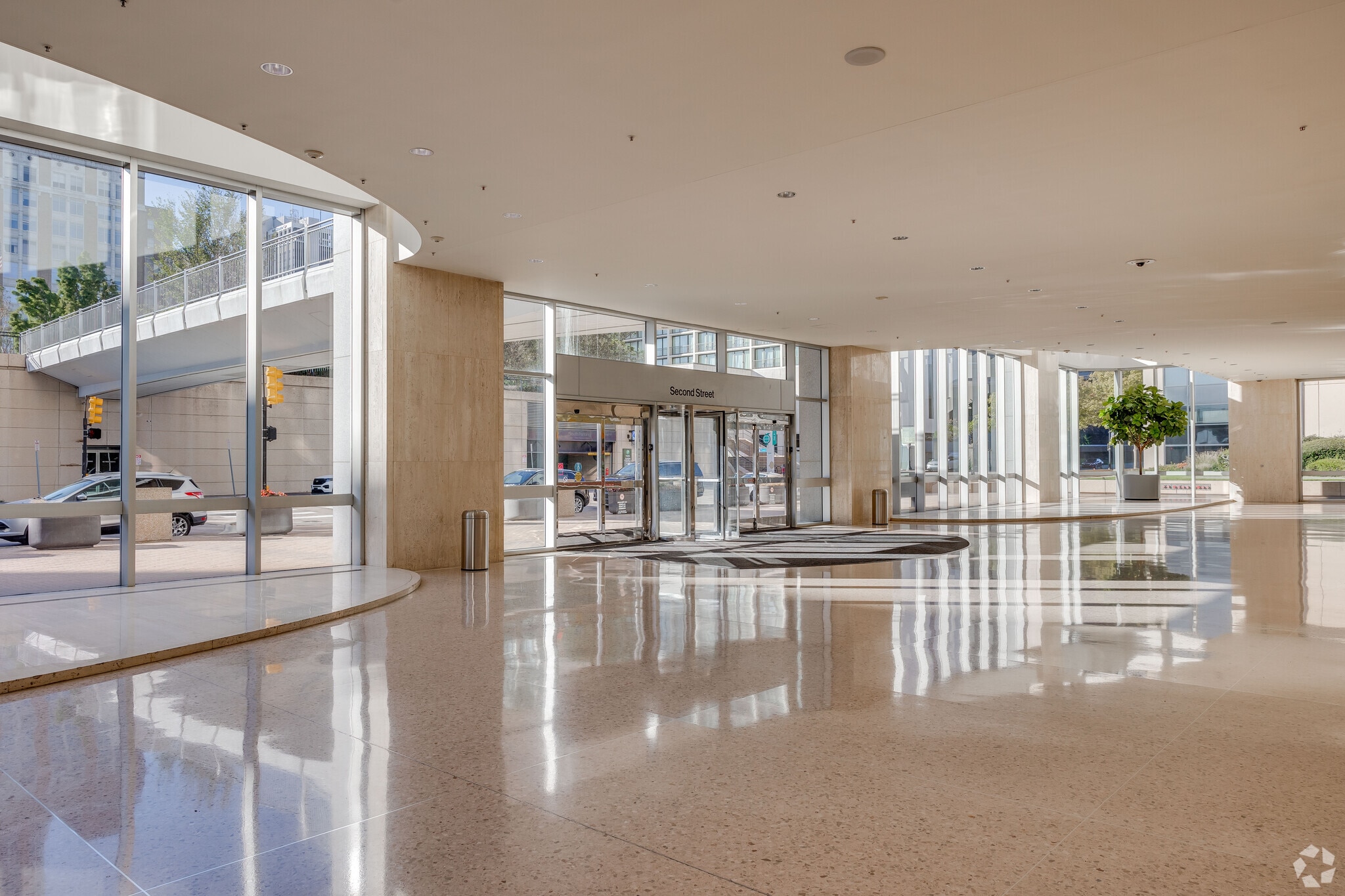 101 E 2nd St, Tulsa, OK à louer Hall d’entrée– Image 1 sur 3