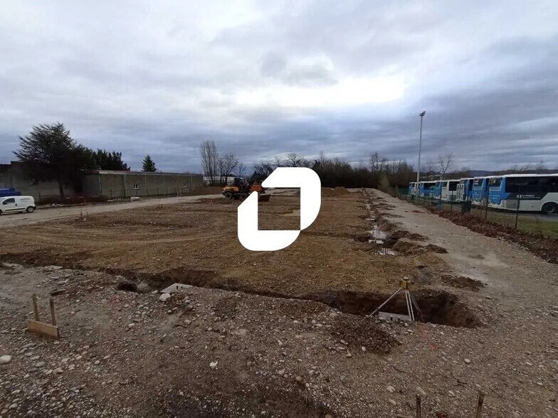 Local d'activités dans Charvieu-Chavagneux à vendre - Photo de l’immeuble – Image 3 sur 20