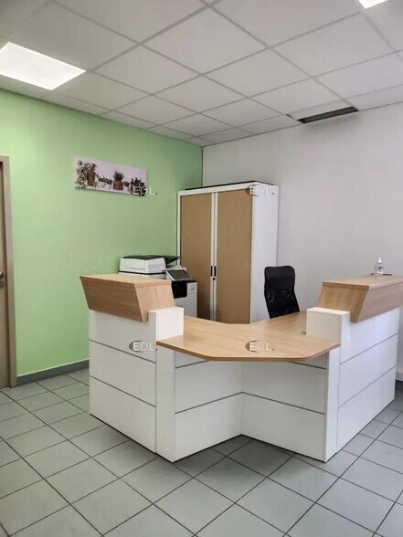 Bureau dans Carpentras à louer - Photo de l’immeuble – Image 1 sur 4