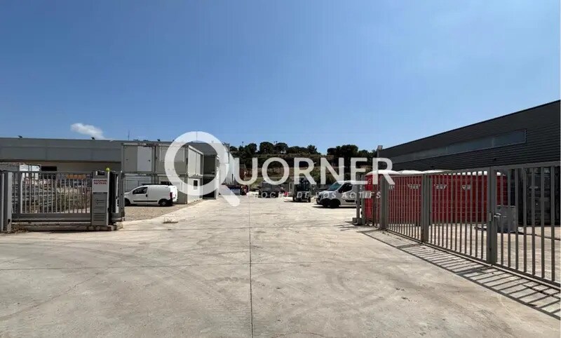 Industriel/Logistique dans à louer - Photo de l’immeuble – Image 1 sur 4