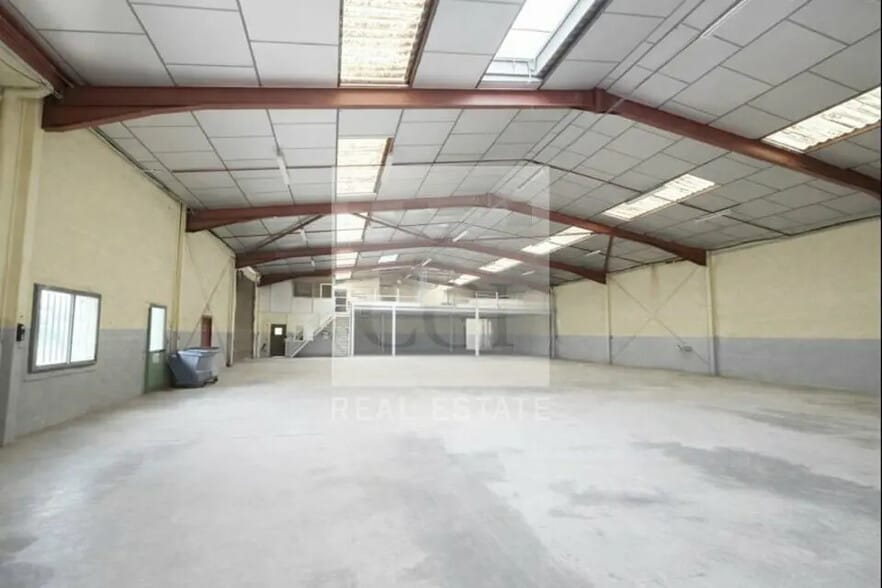 Local d'activités dans Pusignan à vendre - Photo intérieure – Image 2 sur 12